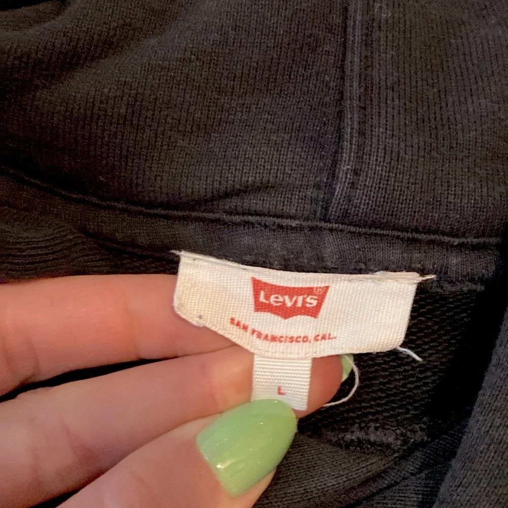 Levi’s Cropped Hoodie - Picture 2 of 3